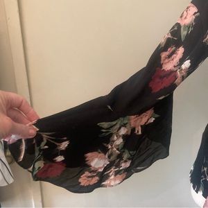 Vince Camuto Size XS Long sleeve Blouse 100% Polyester- Very Sheer fabric